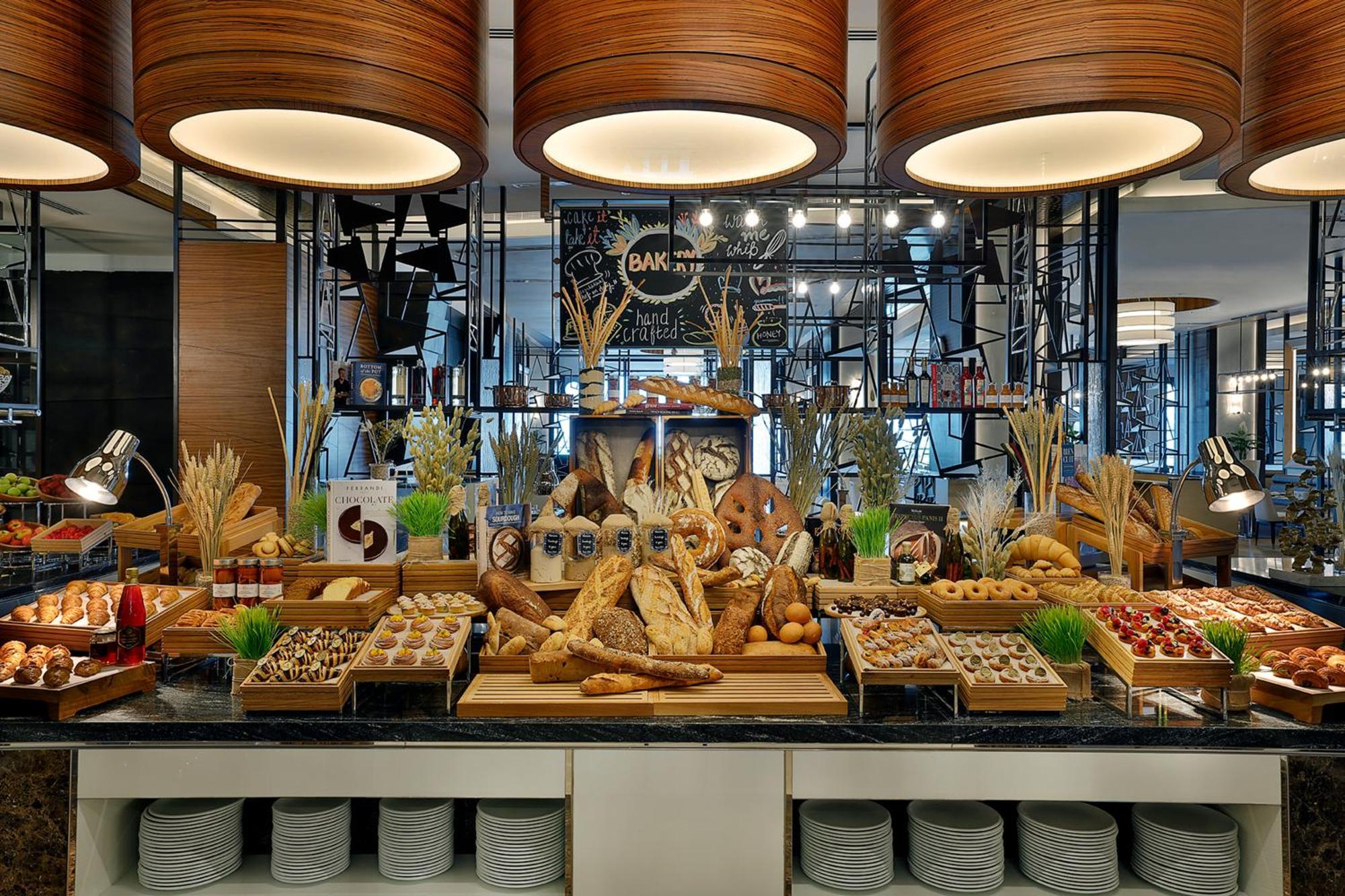 Hilton Dubai Palm Jumeirah Bagian luar foto Bread station at a buffet